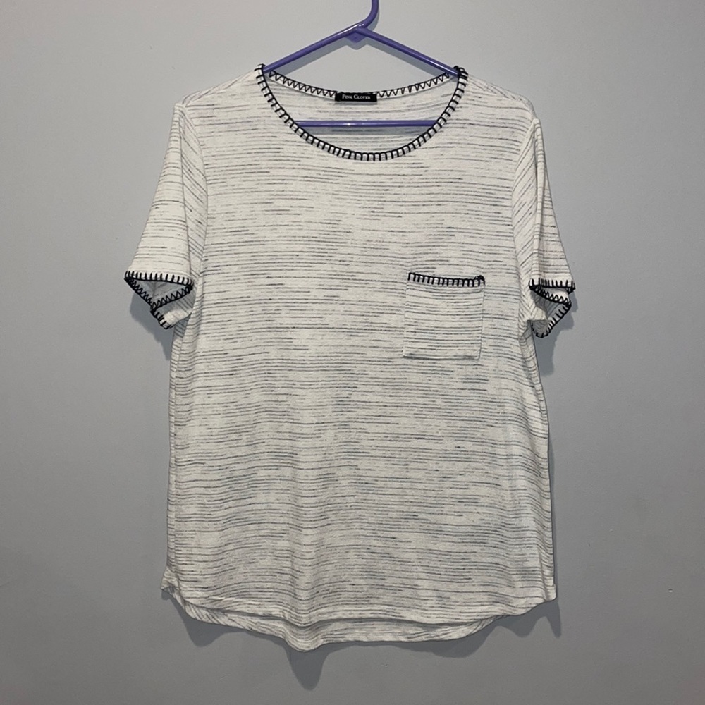 Women’s Pink Clover size L off white and gray top with gray stitching